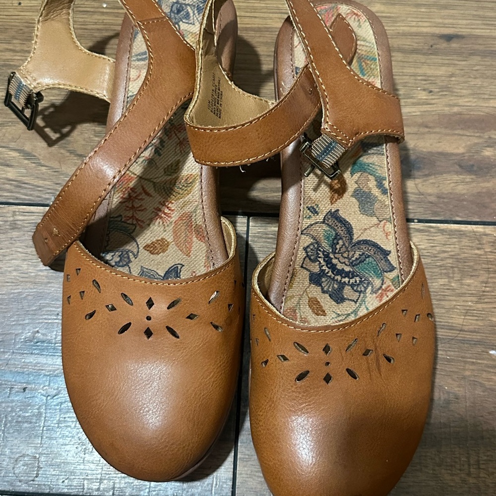 b.o.c Born Concept Brown Mary Jane shoes for women size 10